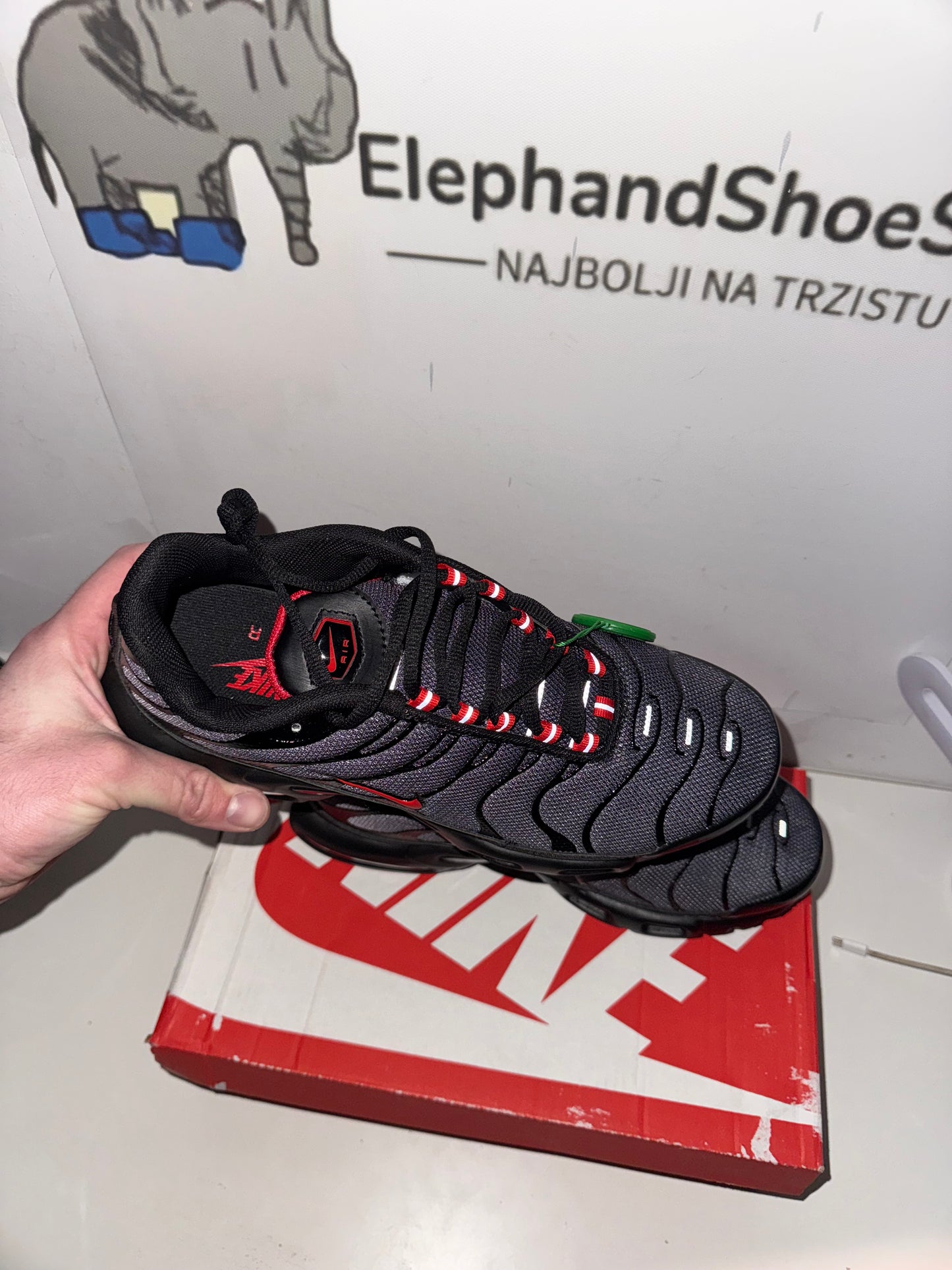 Nike Tn Black/Red (Available Now) Size 40