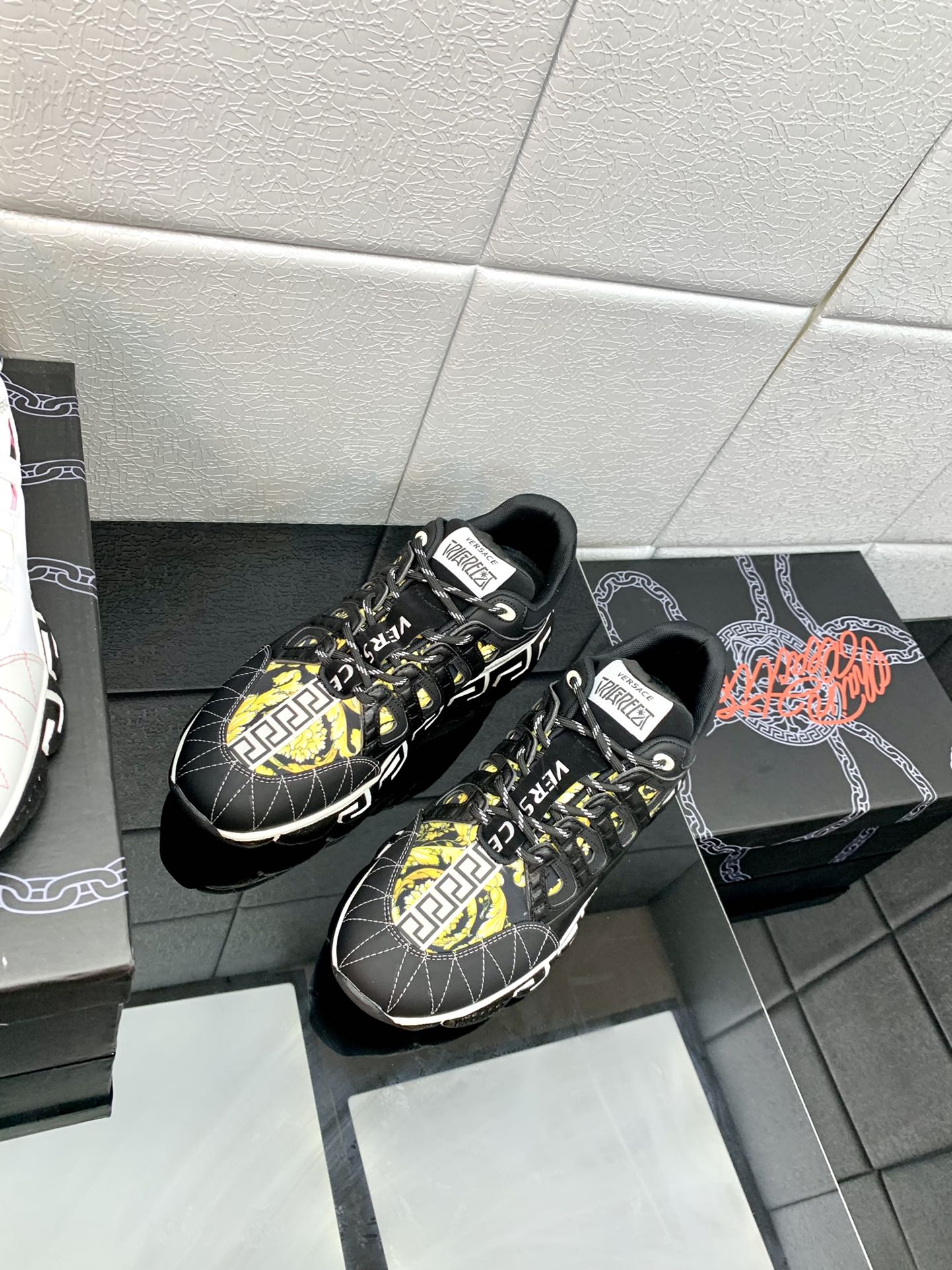 Versace Black Gold low