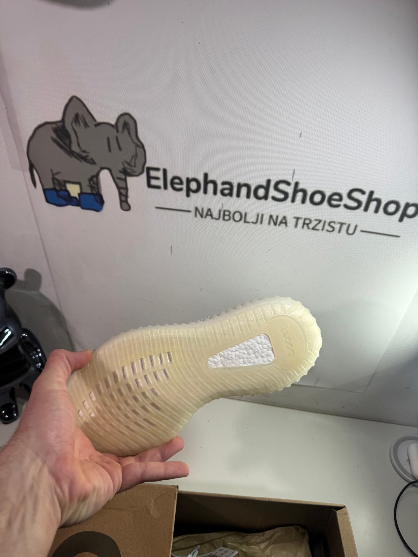 Yeezy Cloud White (Odmah dostupne) br 40