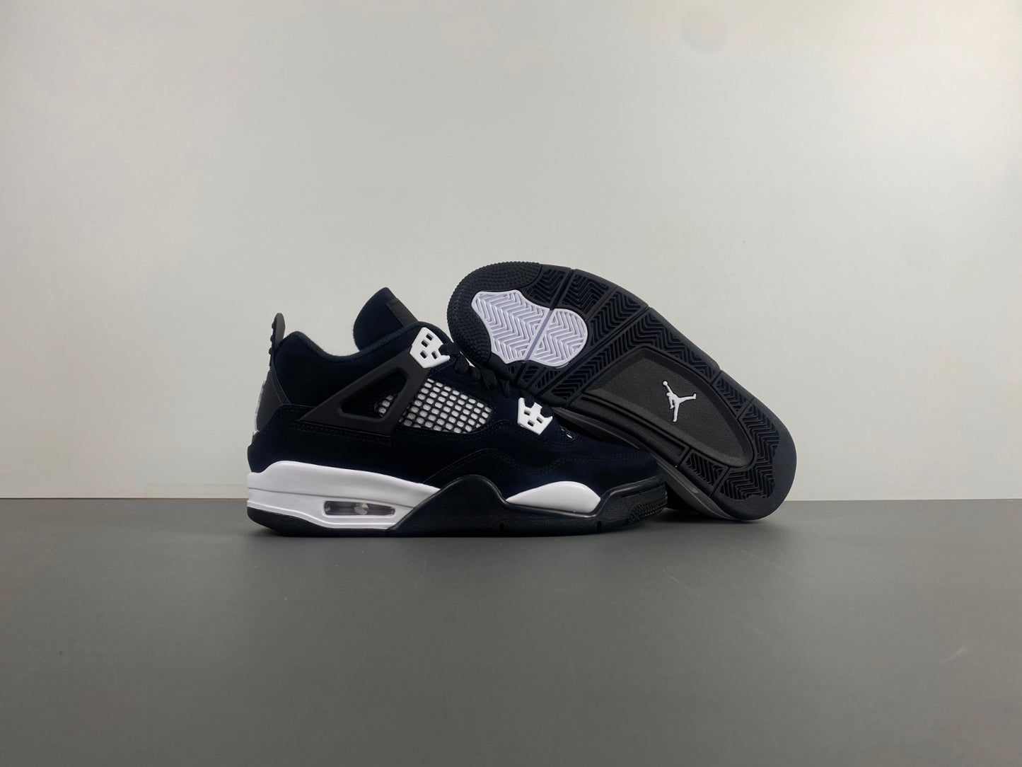 Air Jordan 4 "White Thunder"