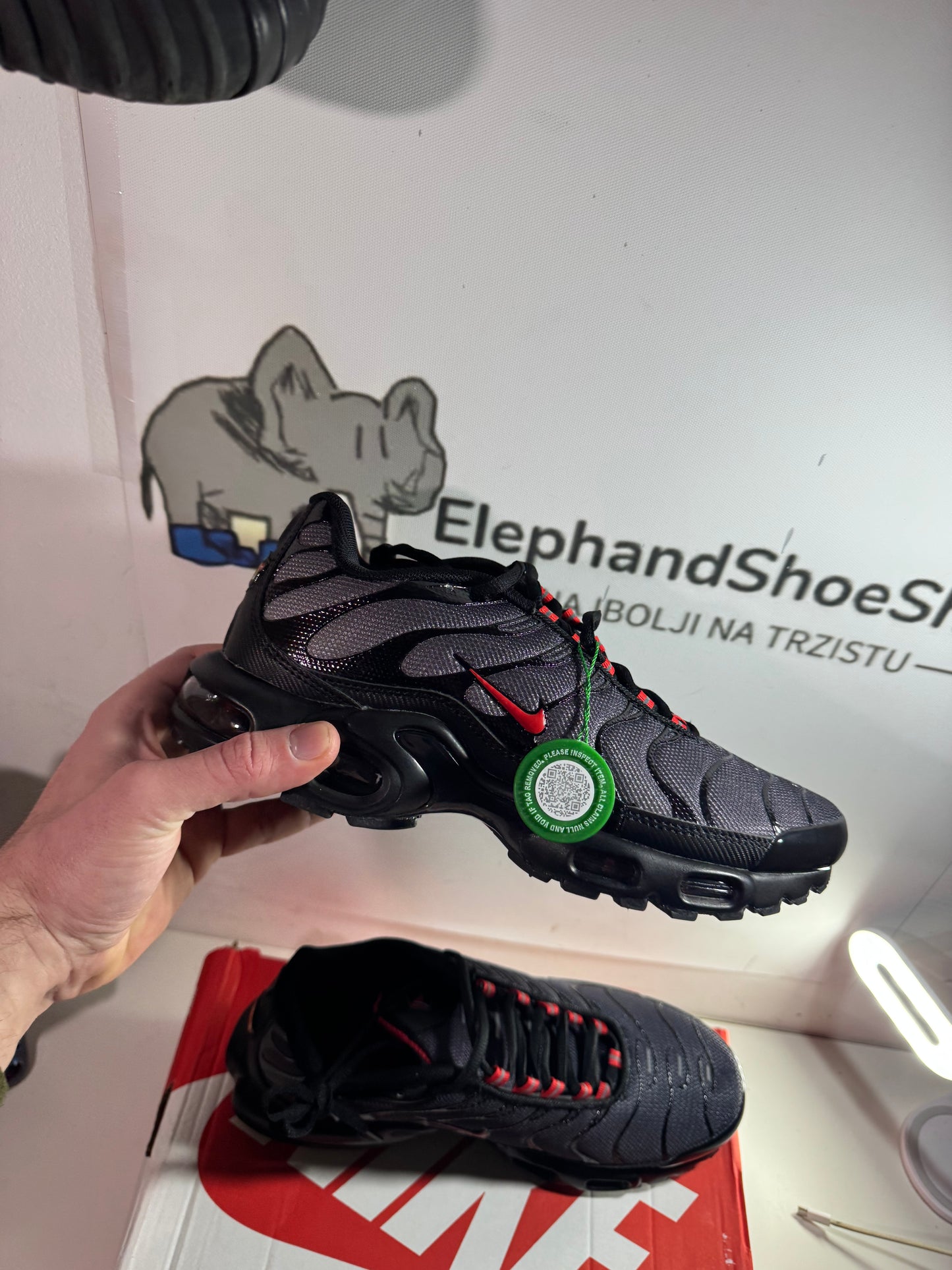 Nike Tn Black/Red (Available Now) Size 40