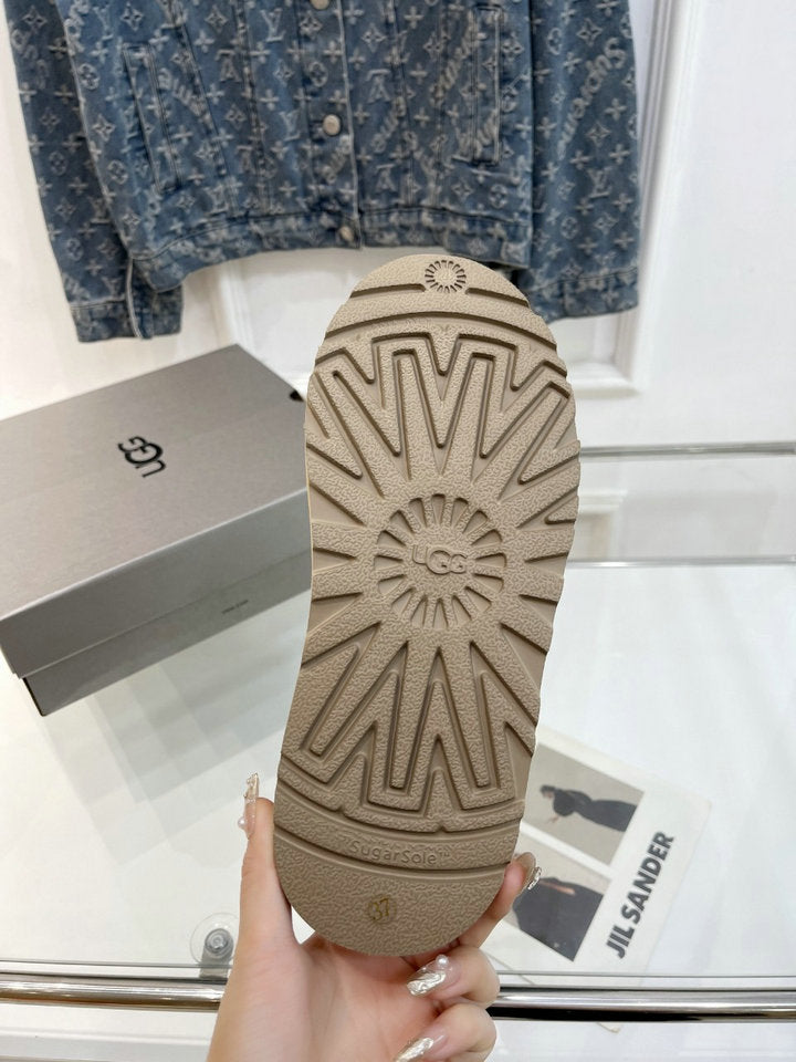 Ugg boots low mini