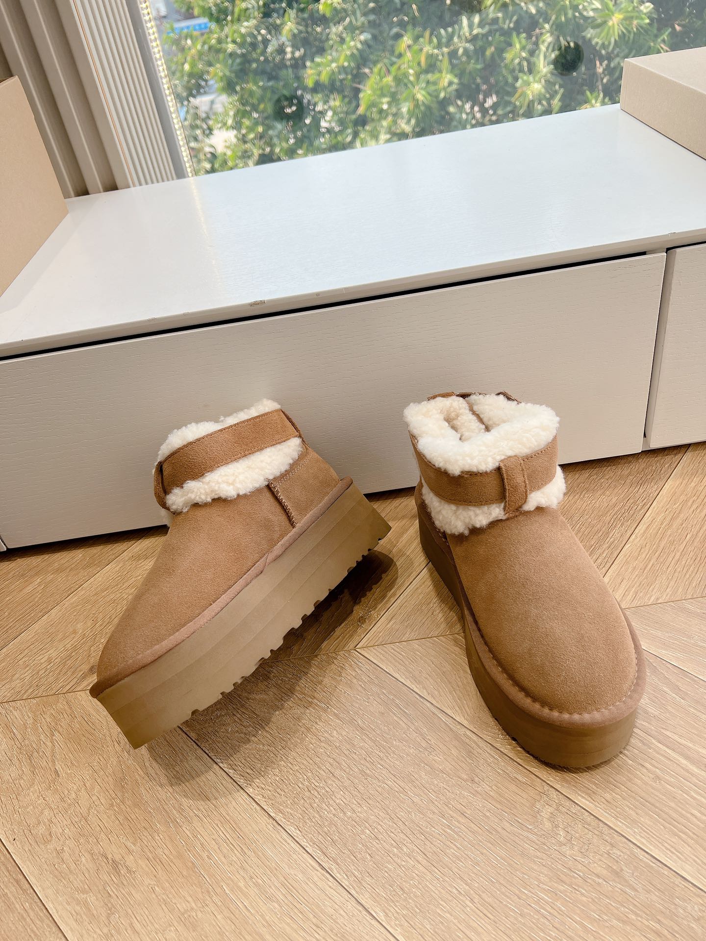 Ugg boots mini platform