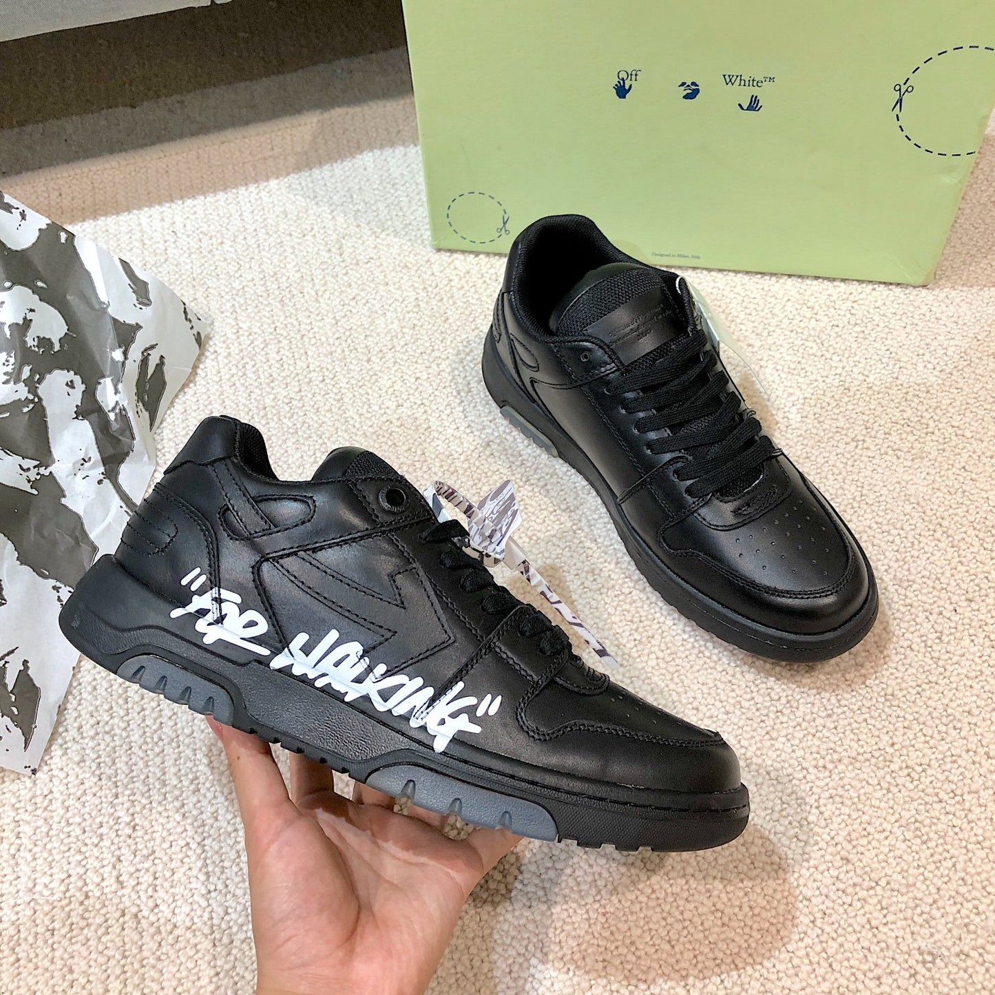 OFF-WHITE out the office Graffiti Balck