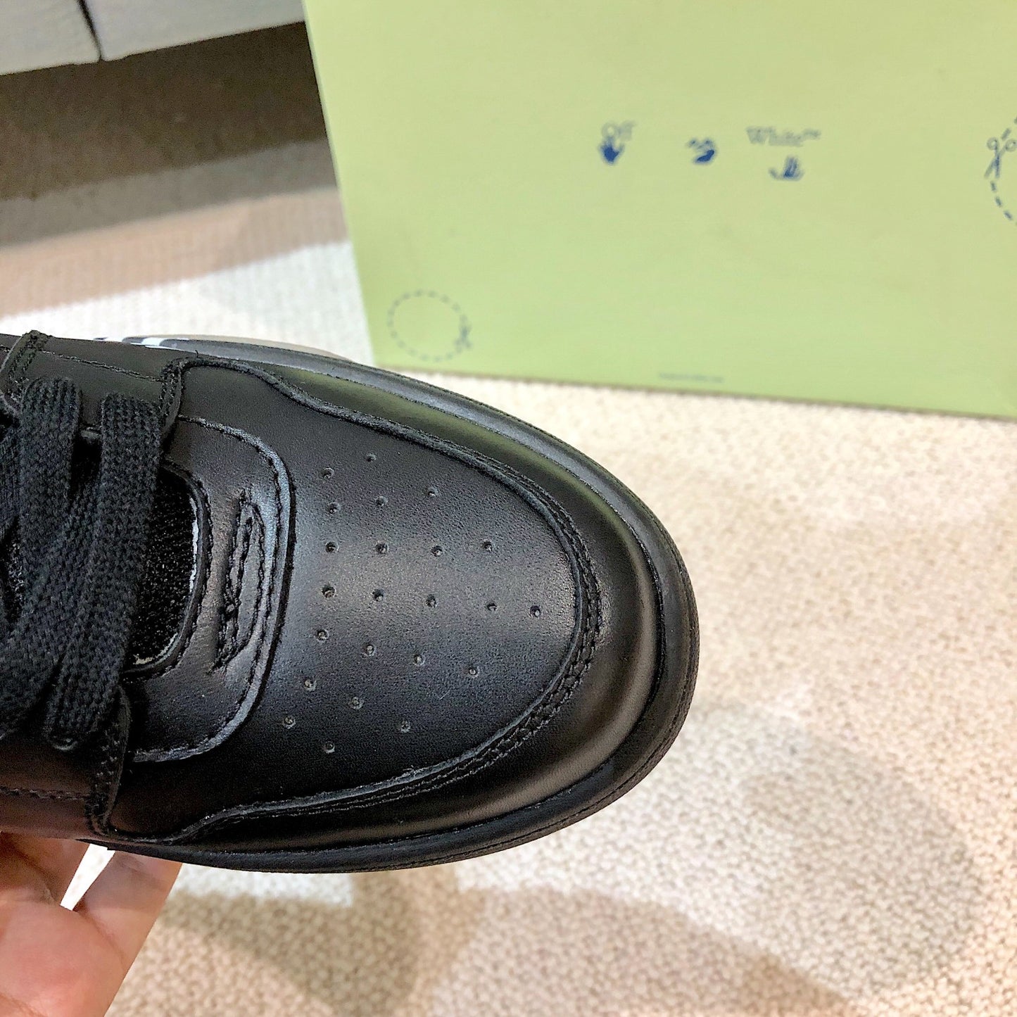 OFF-WHITE out the office Graffiti Balck