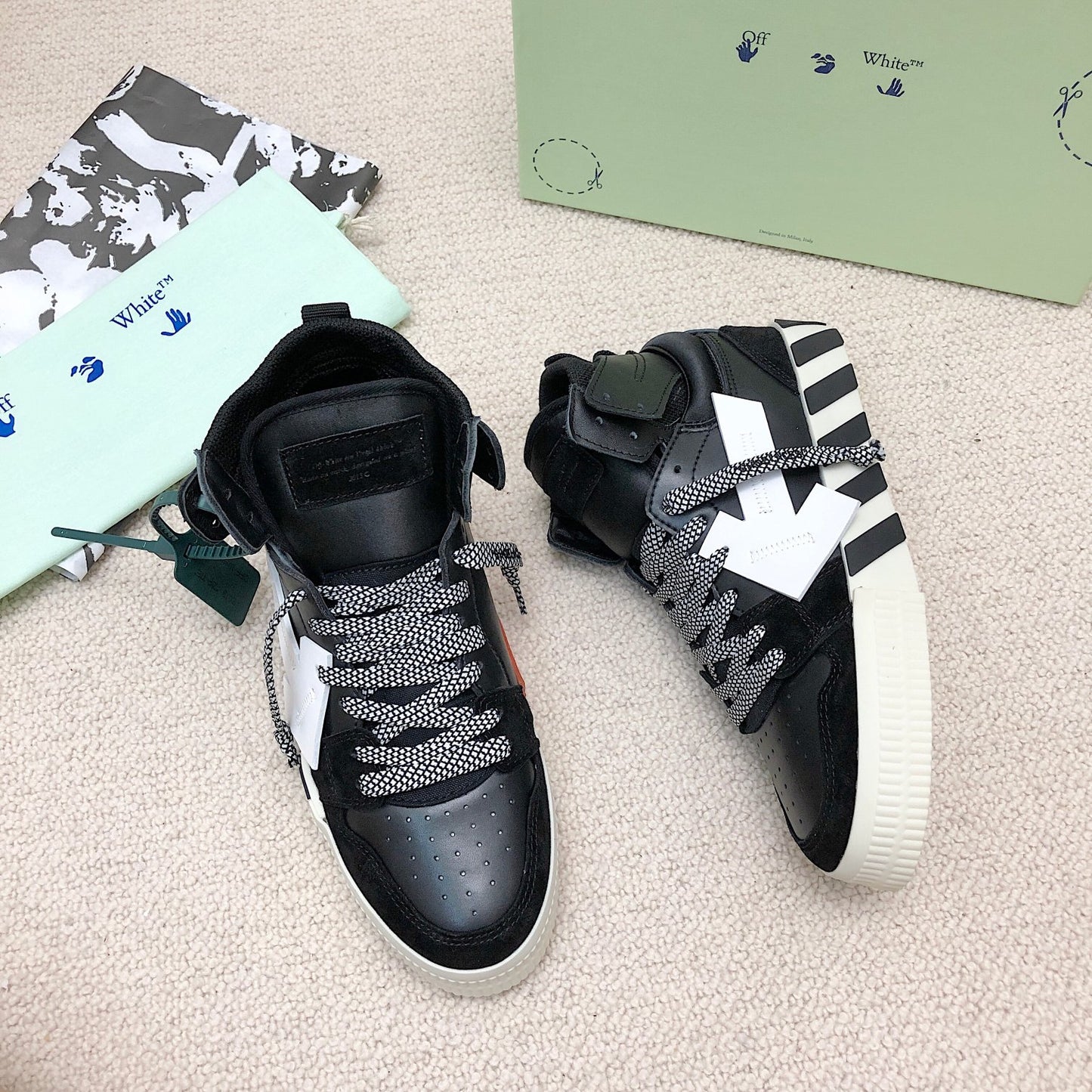 Off-White Mid-Top Black