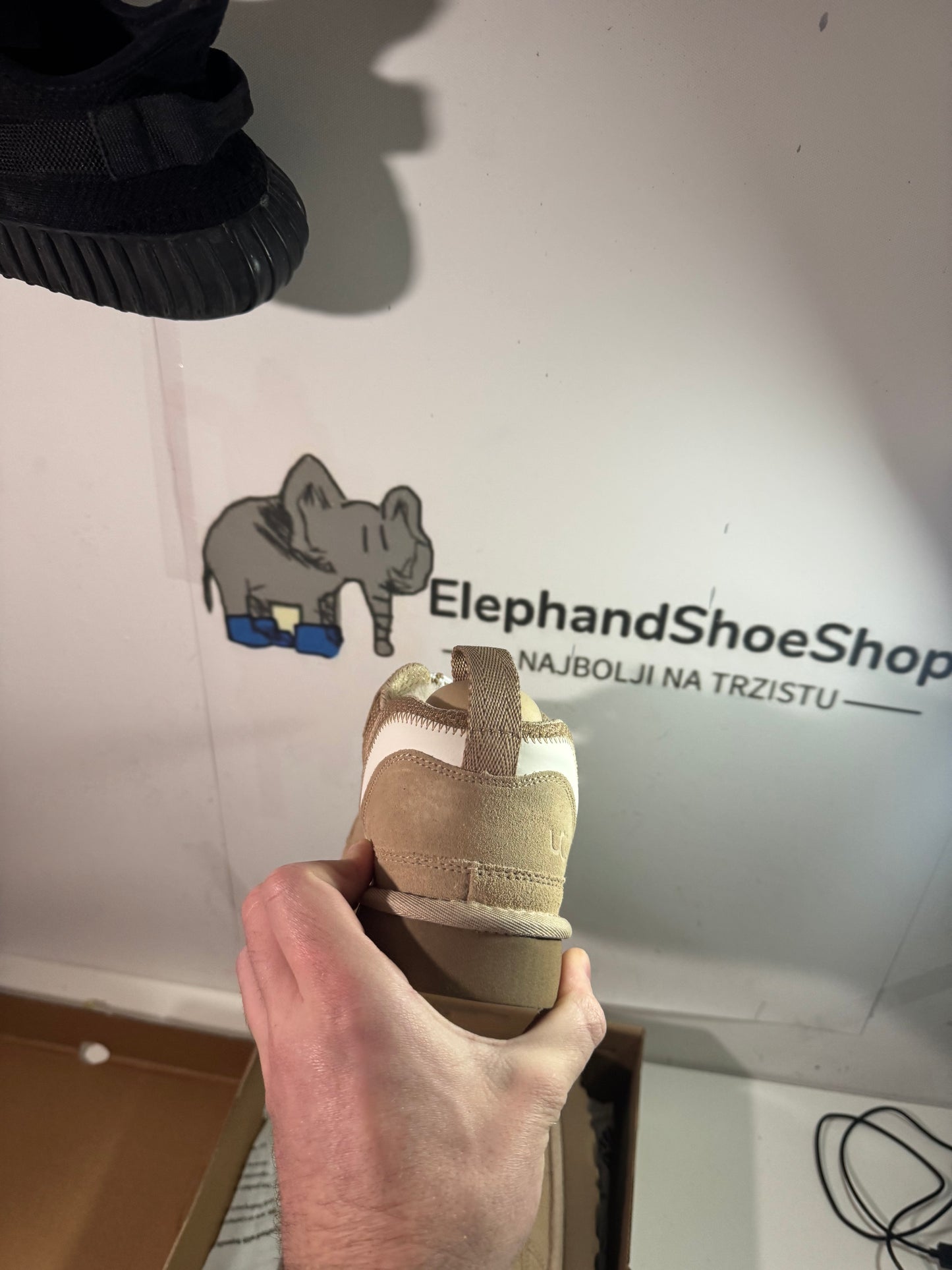 UGG Lowmel Sand (Available now) size 38