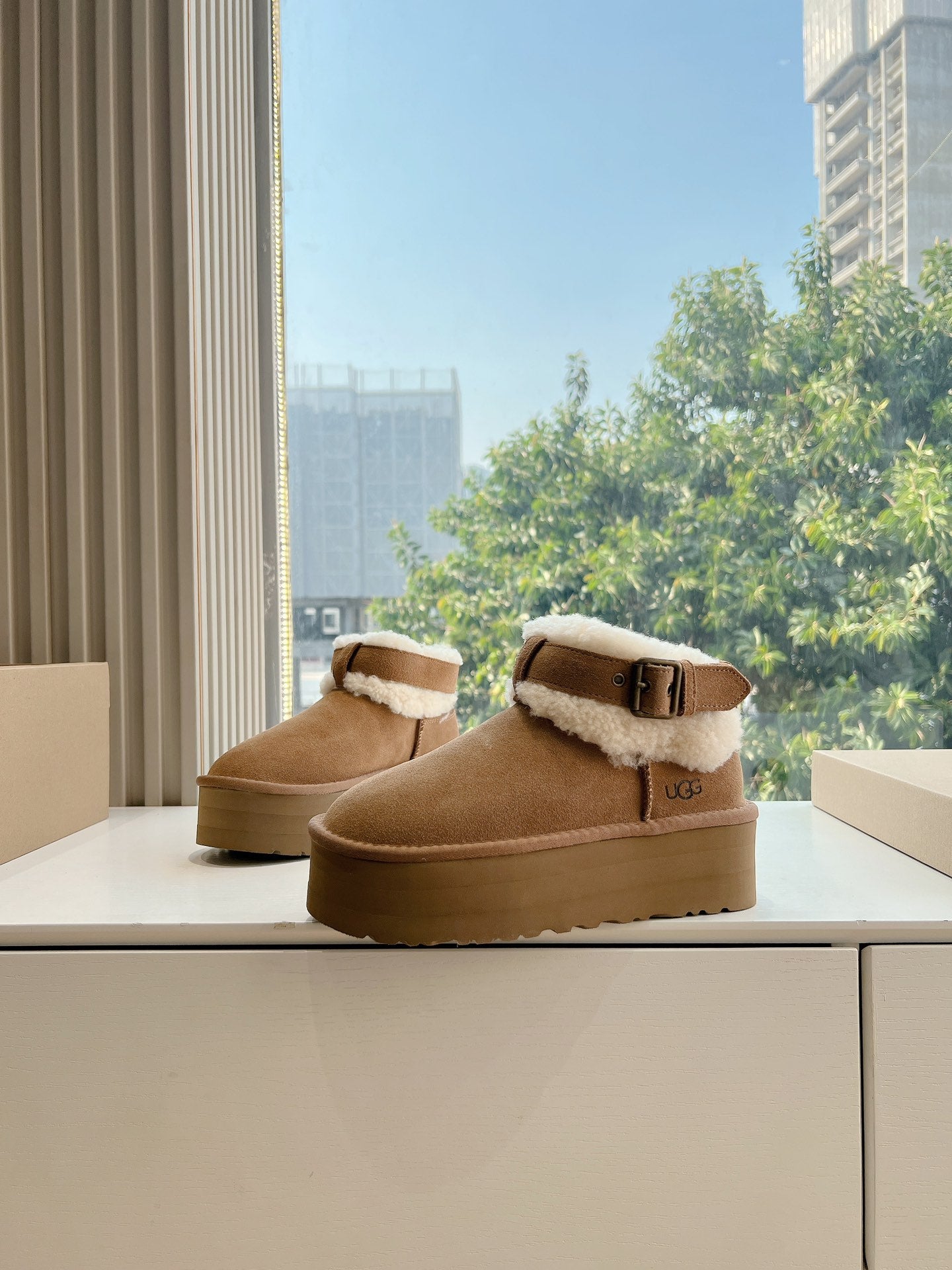 Ugg boots mini platform