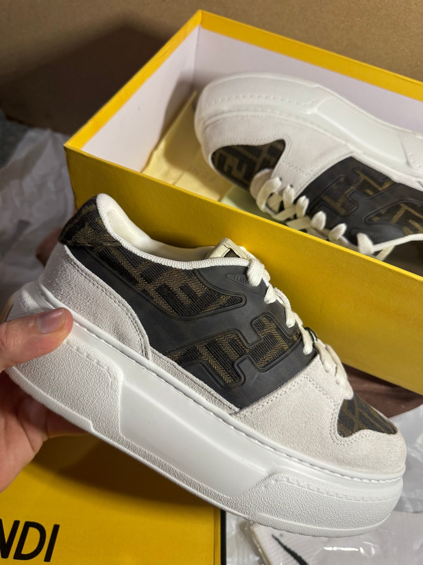 Fendi trainers (Odmah dostupne) br 39 Elephand.shoes