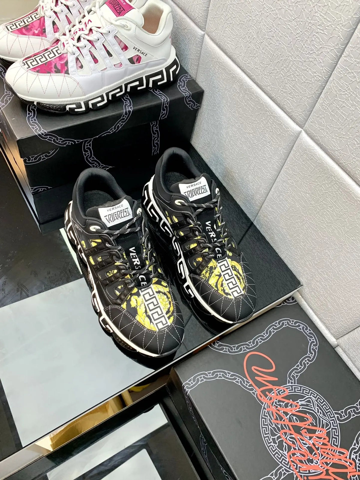 Versace Balck Gold low Elephand.shoes