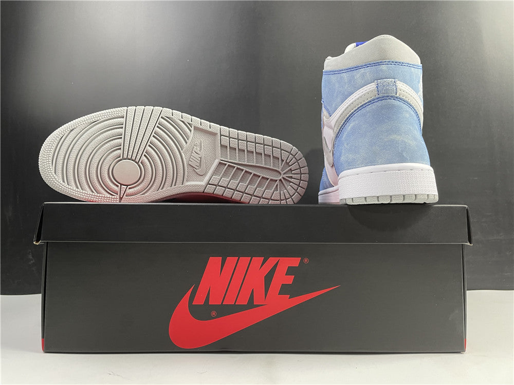 Air Jordan 1 High "Hyper Royale"
