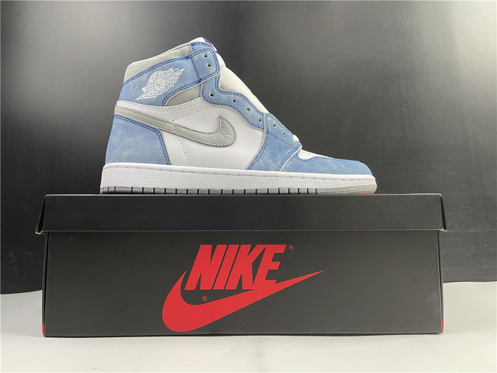 Air Jordan 1 High "Hyper Royale"