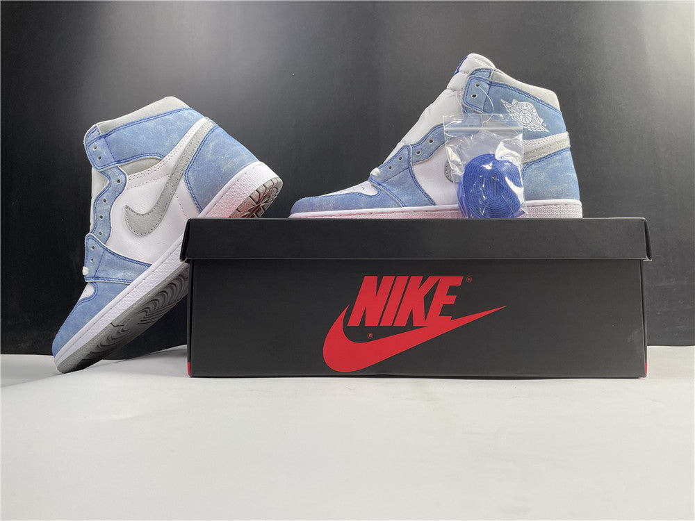 Air Jordan 1 High "Hyper Royale"
