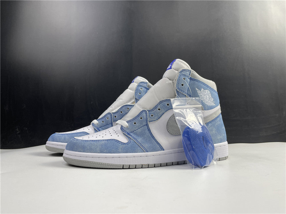 Air Jordan 1 High "Hyper Royale"