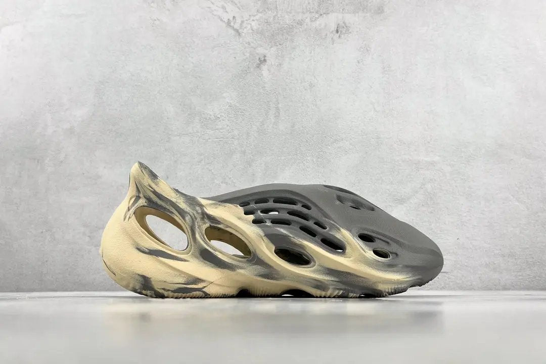 Yeezy Runners Yeezy Foam Runner Onyx Sneakers Low Trainers FRASERS