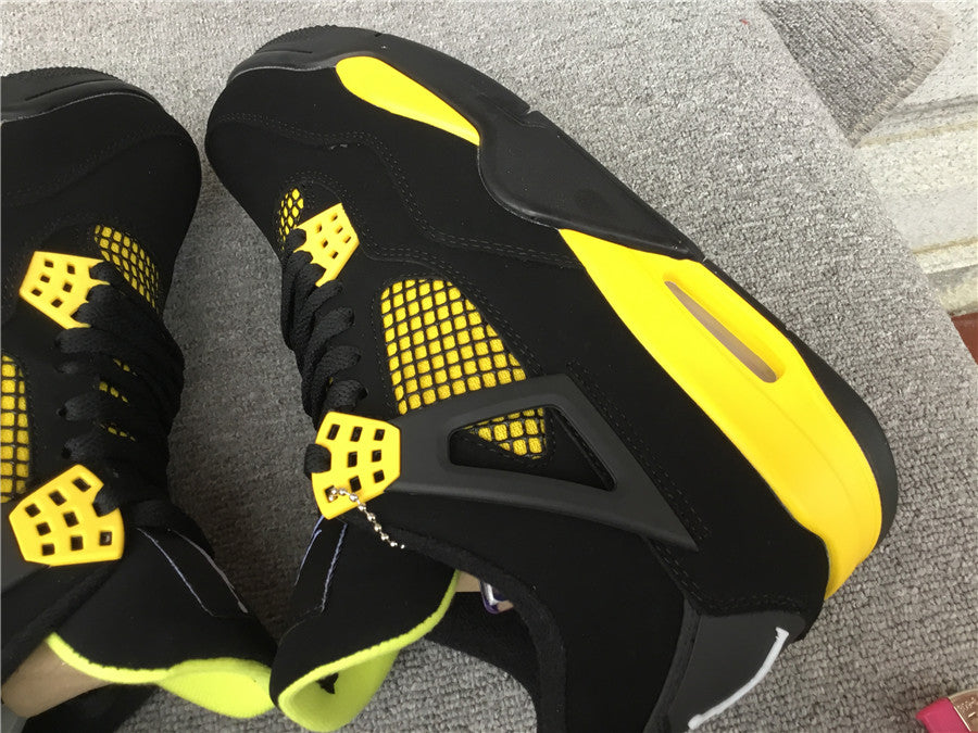 Air Jordan 4 Thunder