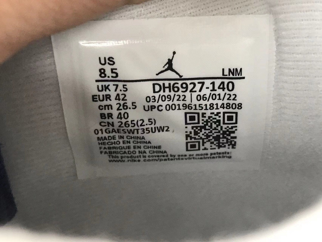 Air Jordan 4 "Midnight Navy"
