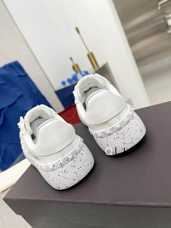 Valentino Low White Elephand.shoes