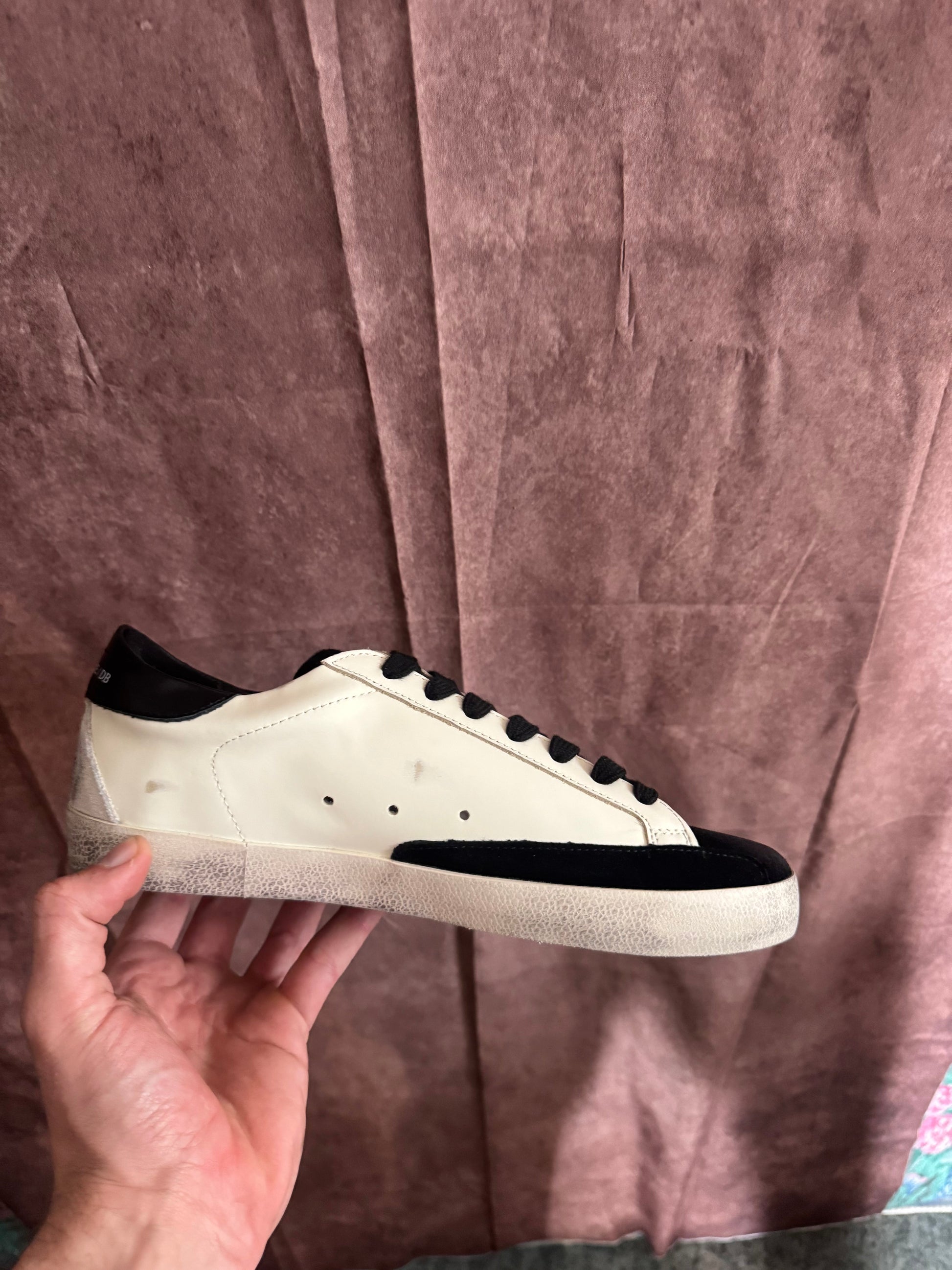 (CGolden Goose Black/White  (Odmah dostupne) br 42 Elephand.shoes