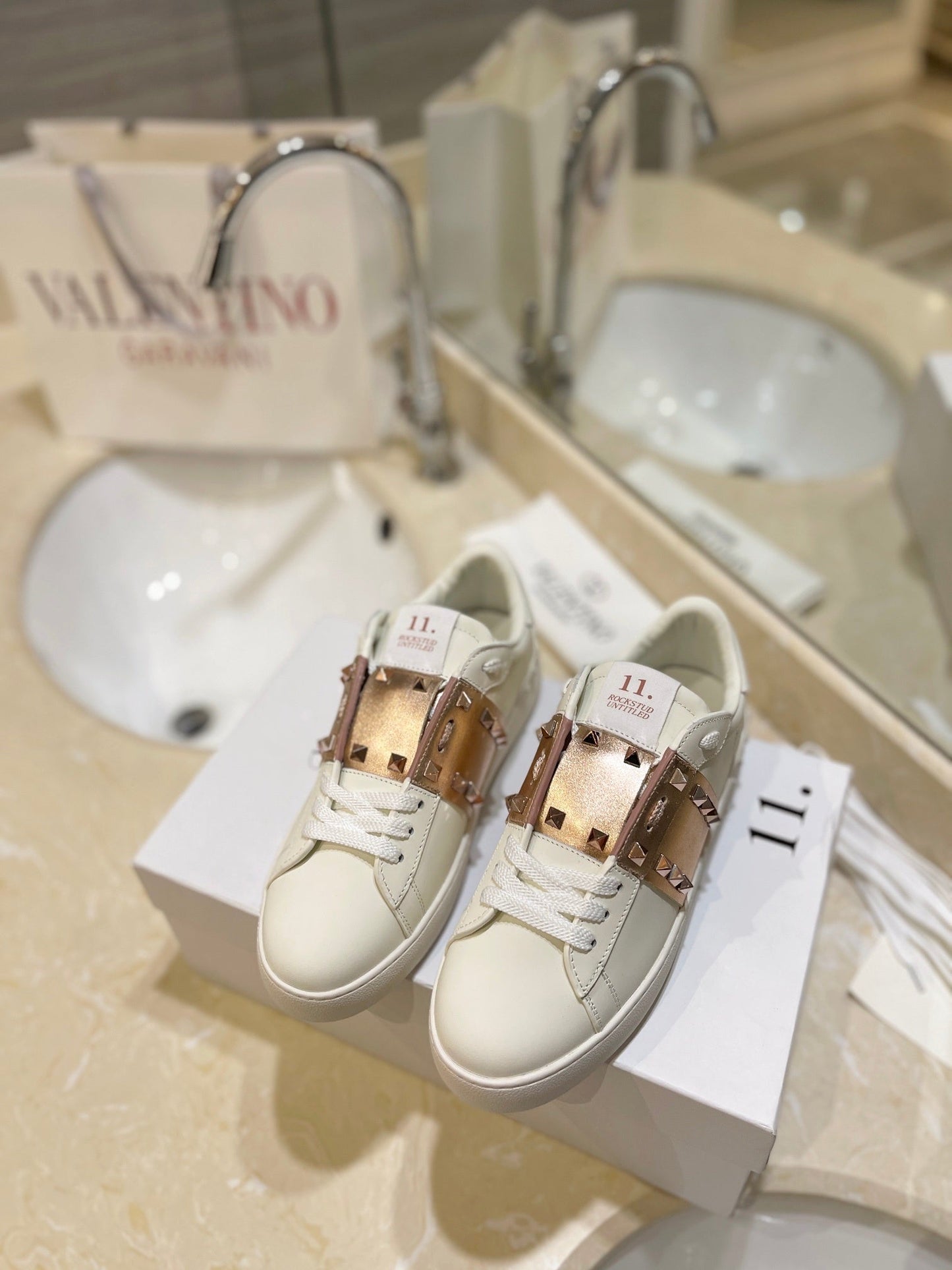 Valentino Low Whole Gold Elephand.shoes