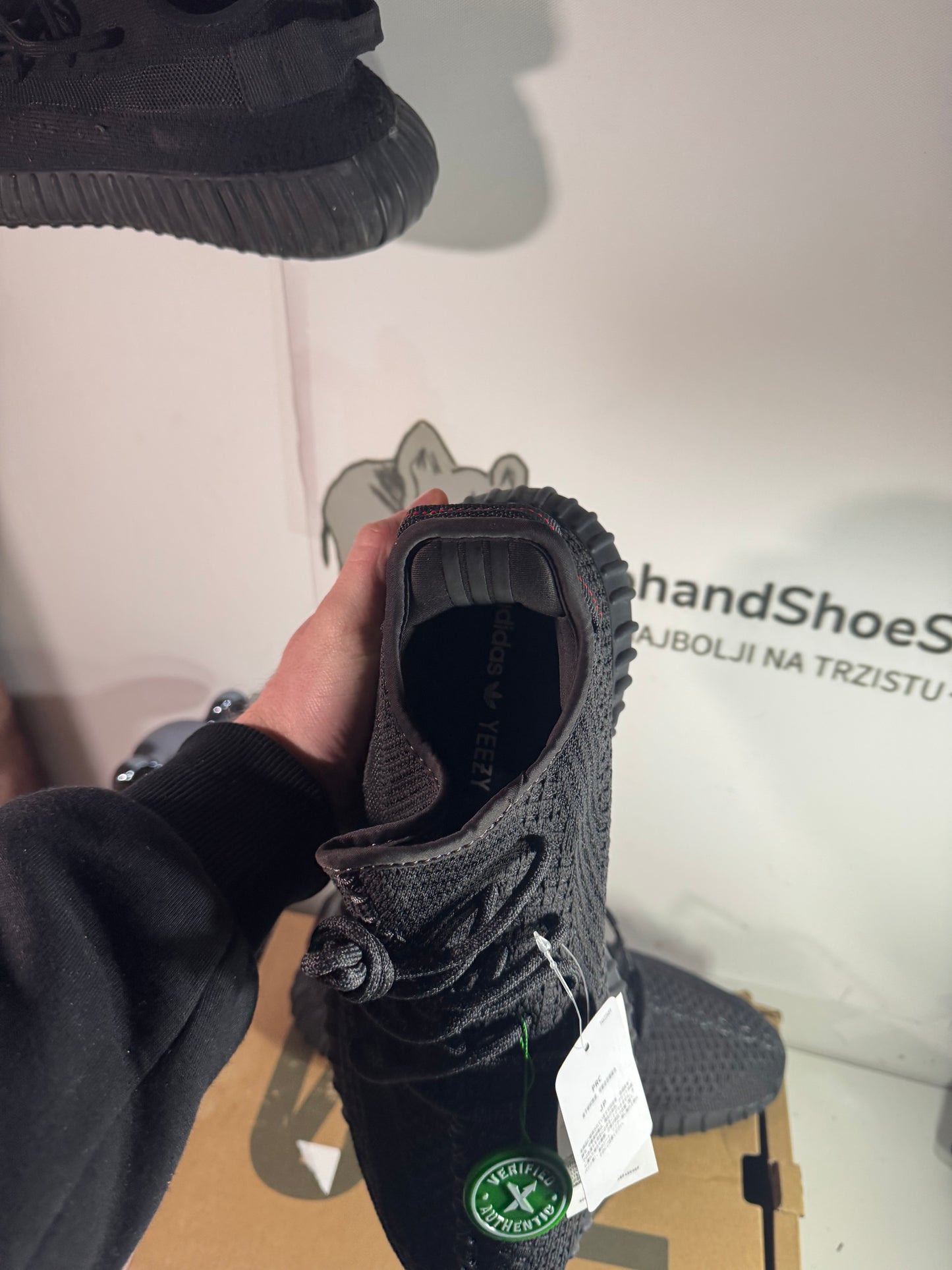 Yeezy  Black (Odmah dostupne) br 45