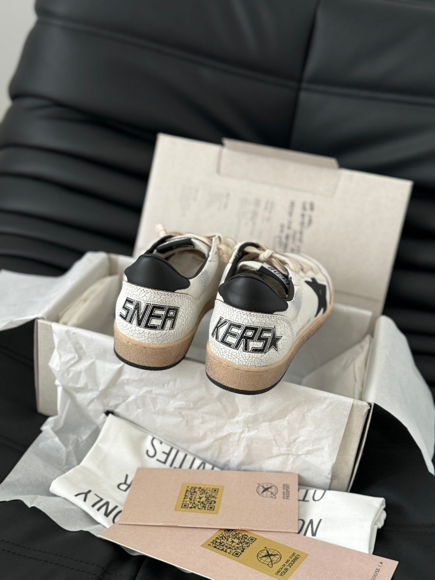 Golden Goose Low White/Black Elephand.shoes