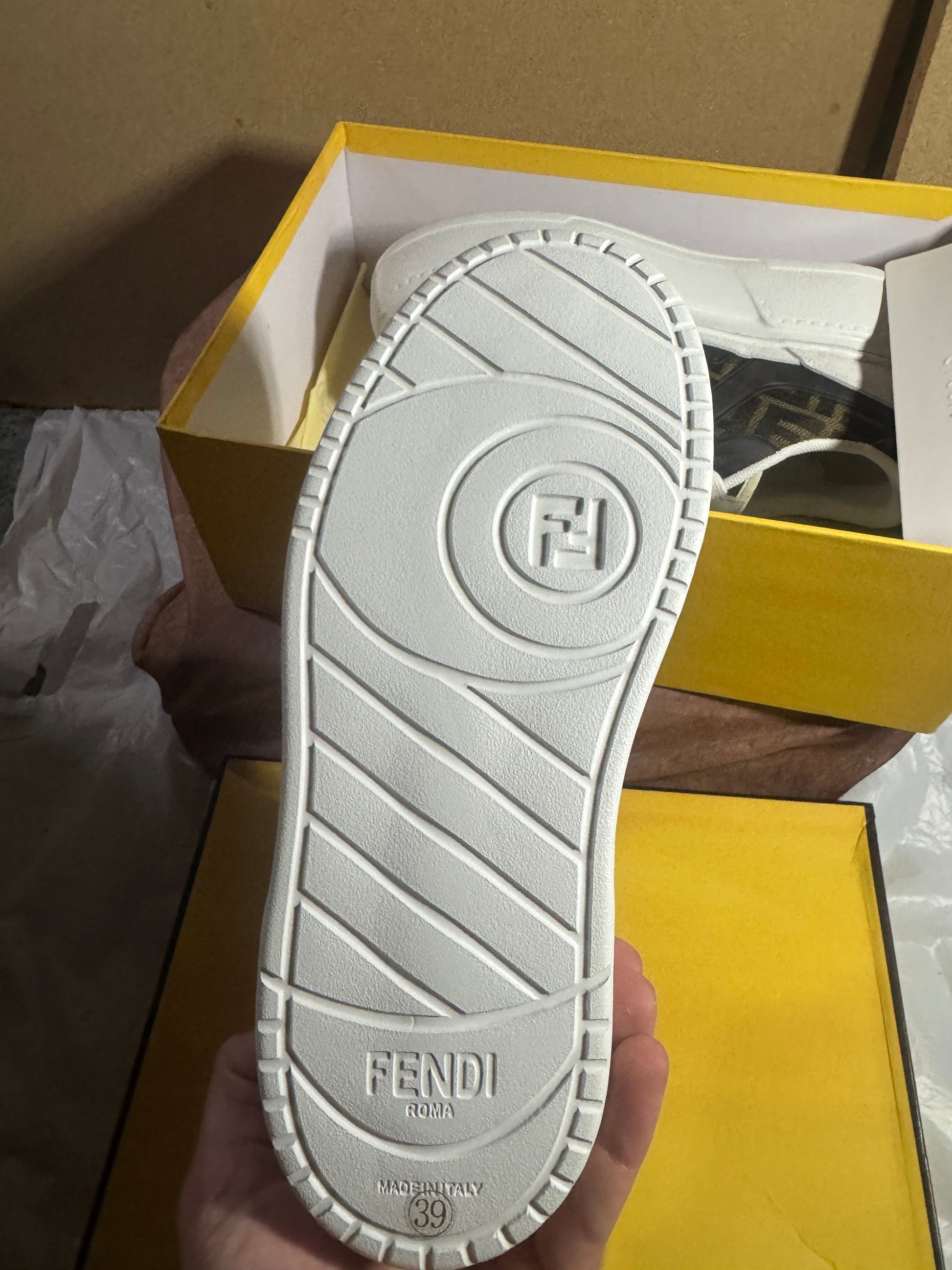 Fendi trainers (Odmah dostupne) br 39 Elephand.shoes