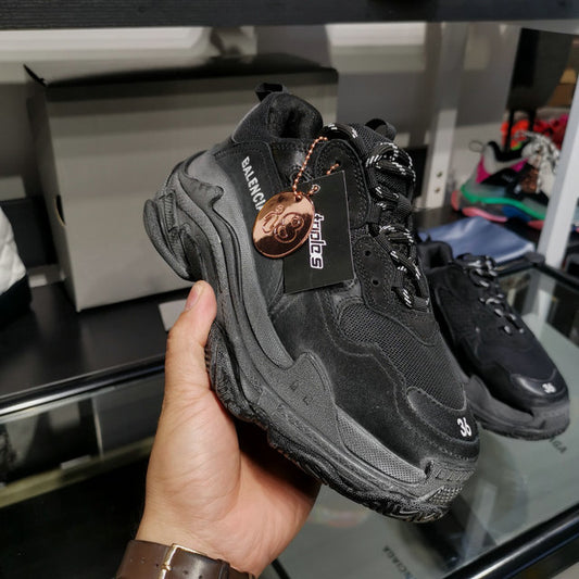 Balnciaga Triple S Black