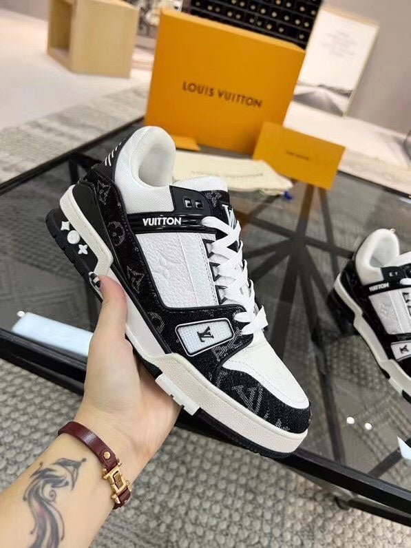 Louis Vuitton Black Low Elephand.shoes