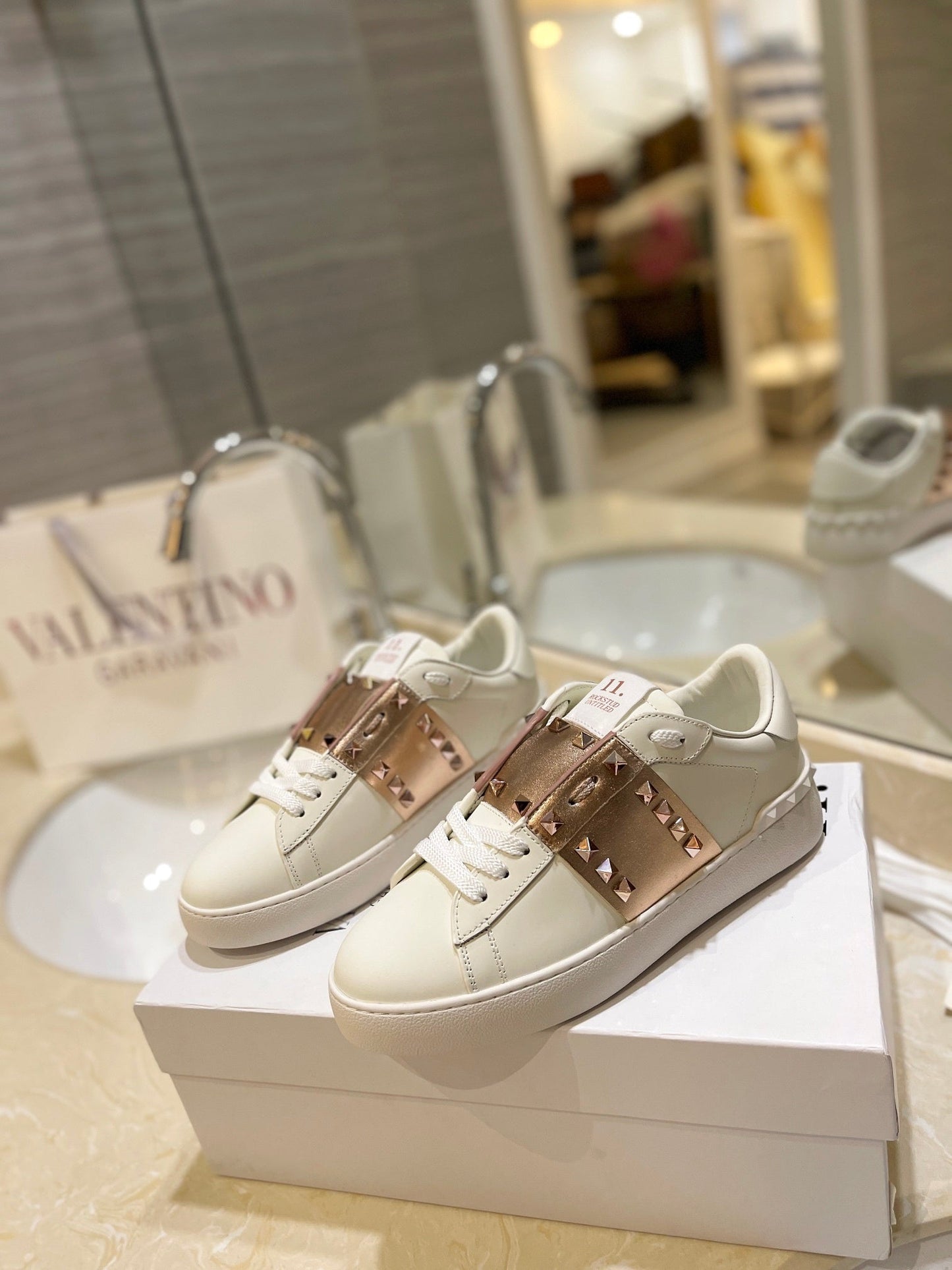 Valentino Low Whole Gold Elephand.shoes