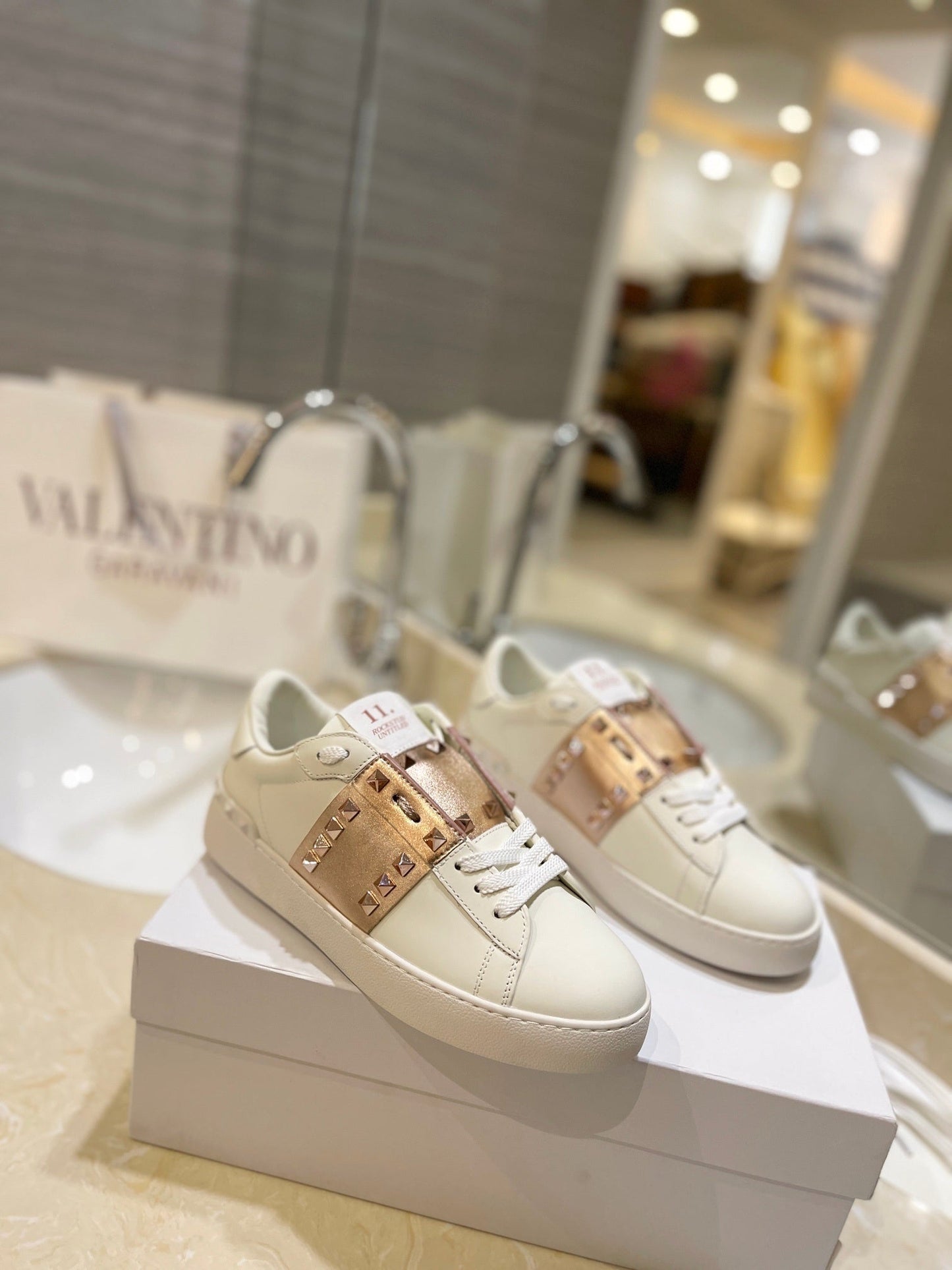 Valentino Low Whole Gold Elephand.shoes