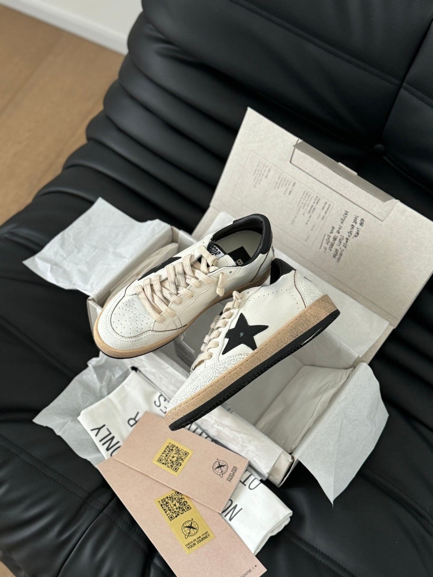 Golden Goose Low White/Black Elephand.shoes
