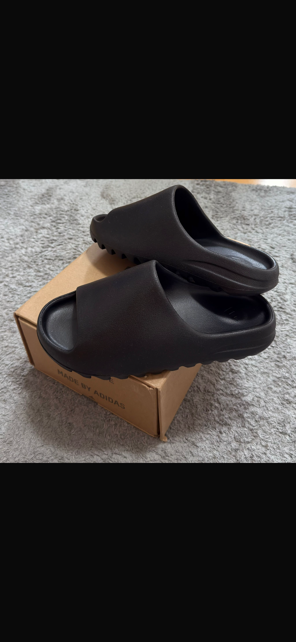 Recenzija kupca za Yeezy Slide Black