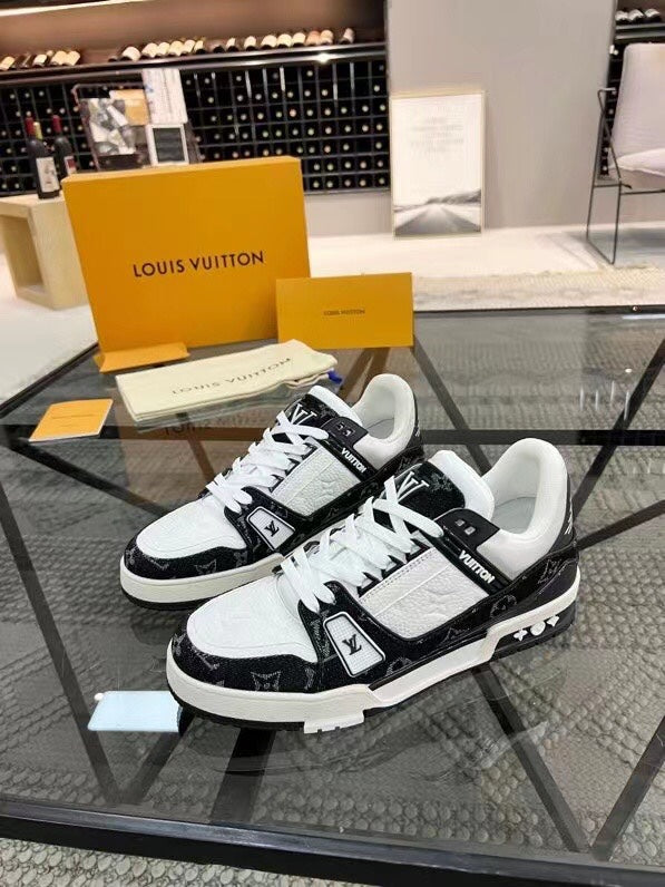 Louis Vuitton Black Low Elephand.shoes