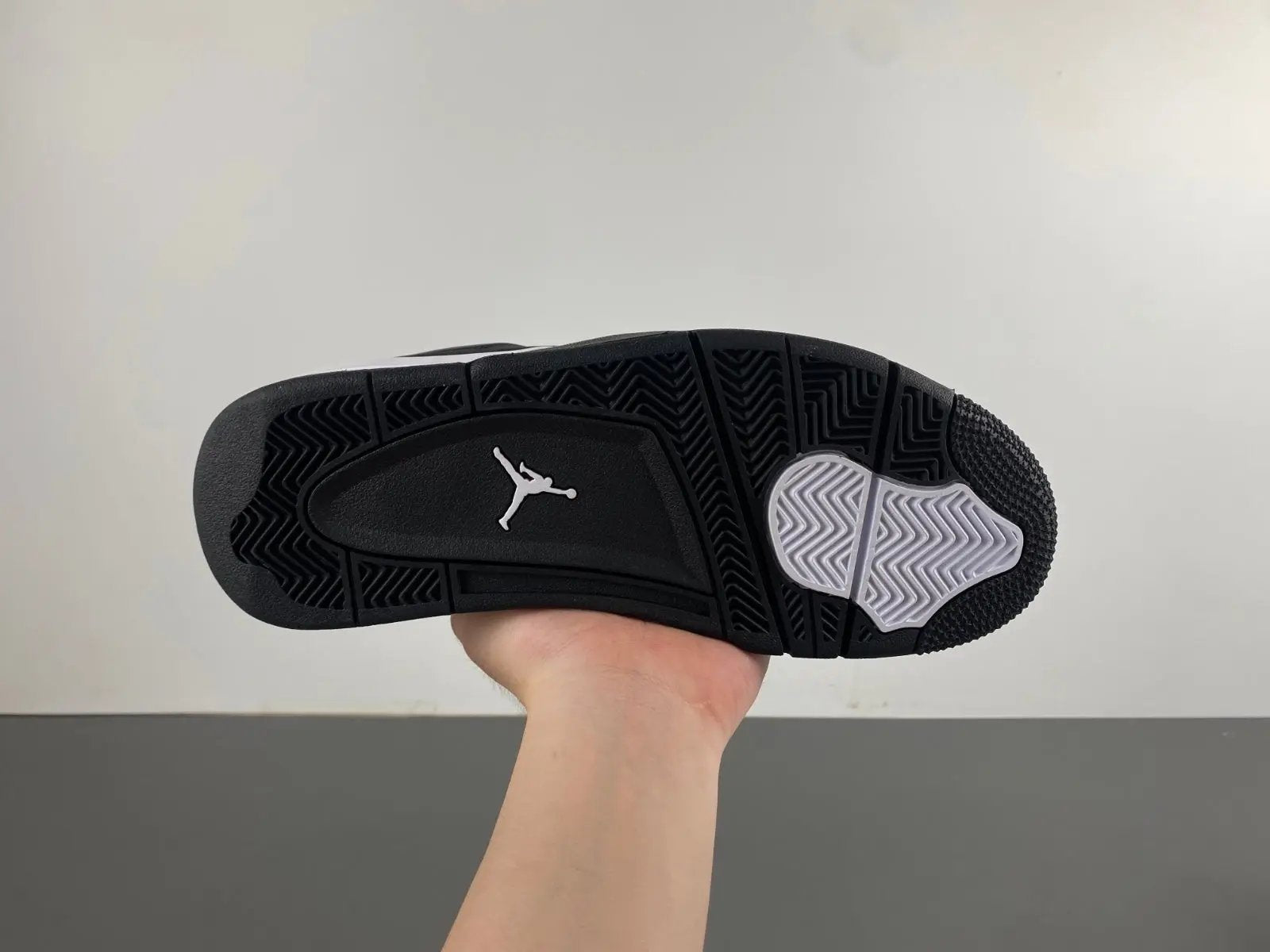 Air Jordan 4 "White Thunder" Elephand.shoes
