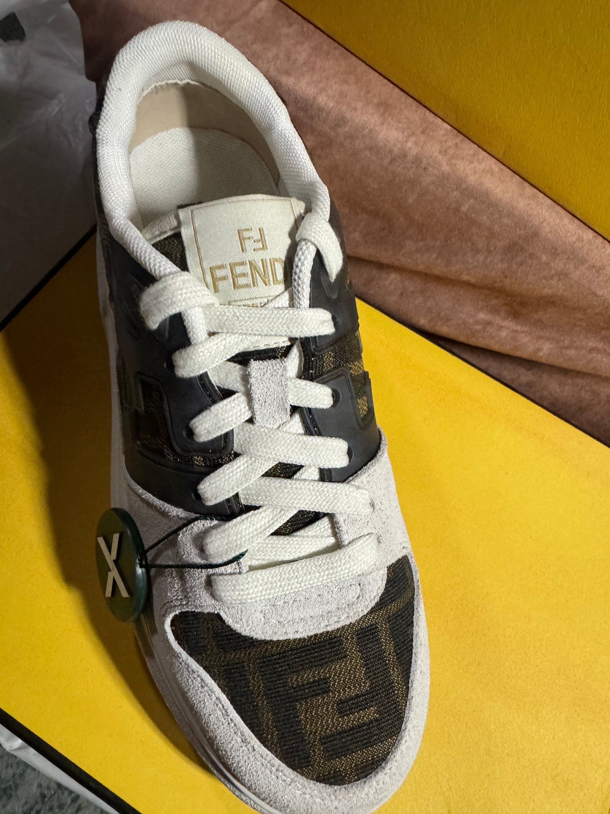 Fendi trainers (Odmah dostupne) br 39 Elephand.shoes