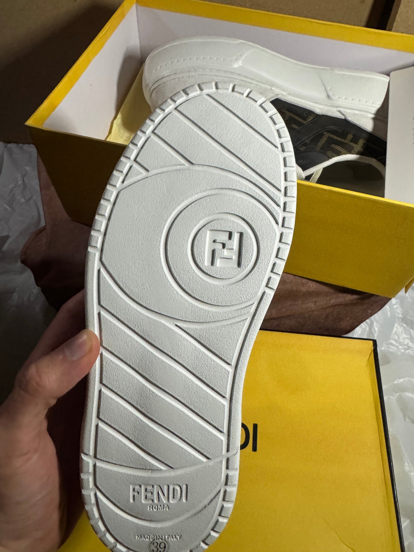 Fendi trainers (Odmah dostupne) br 39 Elephand.shoes