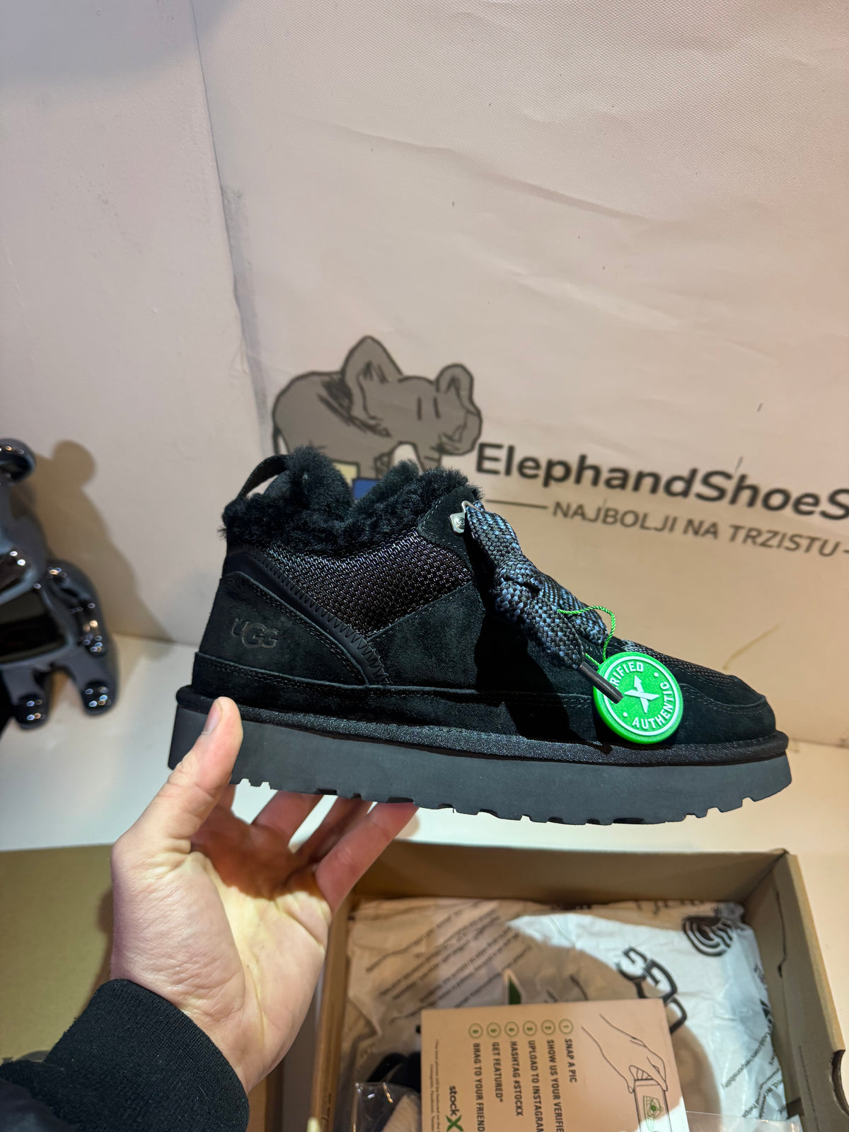 UGG Lowmel Black (Odmah dostupne) br 40 41 - Elephand.shoes