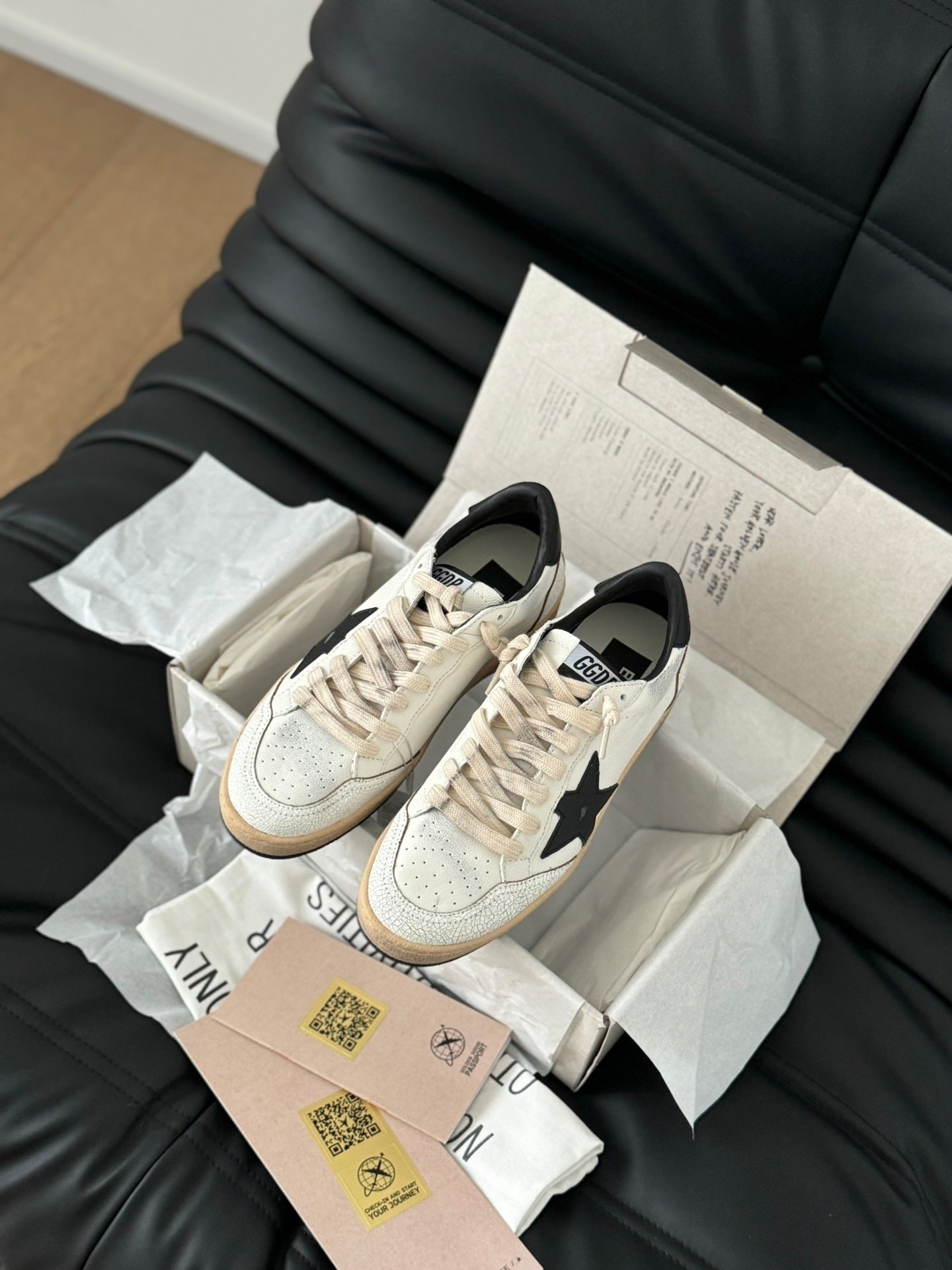 Golden Goose Low White/Black Elephand.shoes