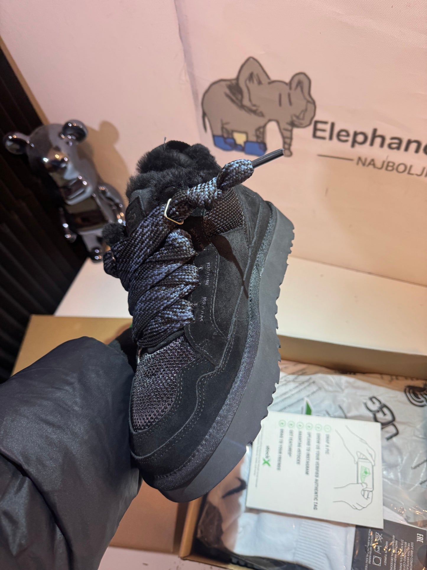 UGG Lowmel Black (Odmah dostupne) br 40