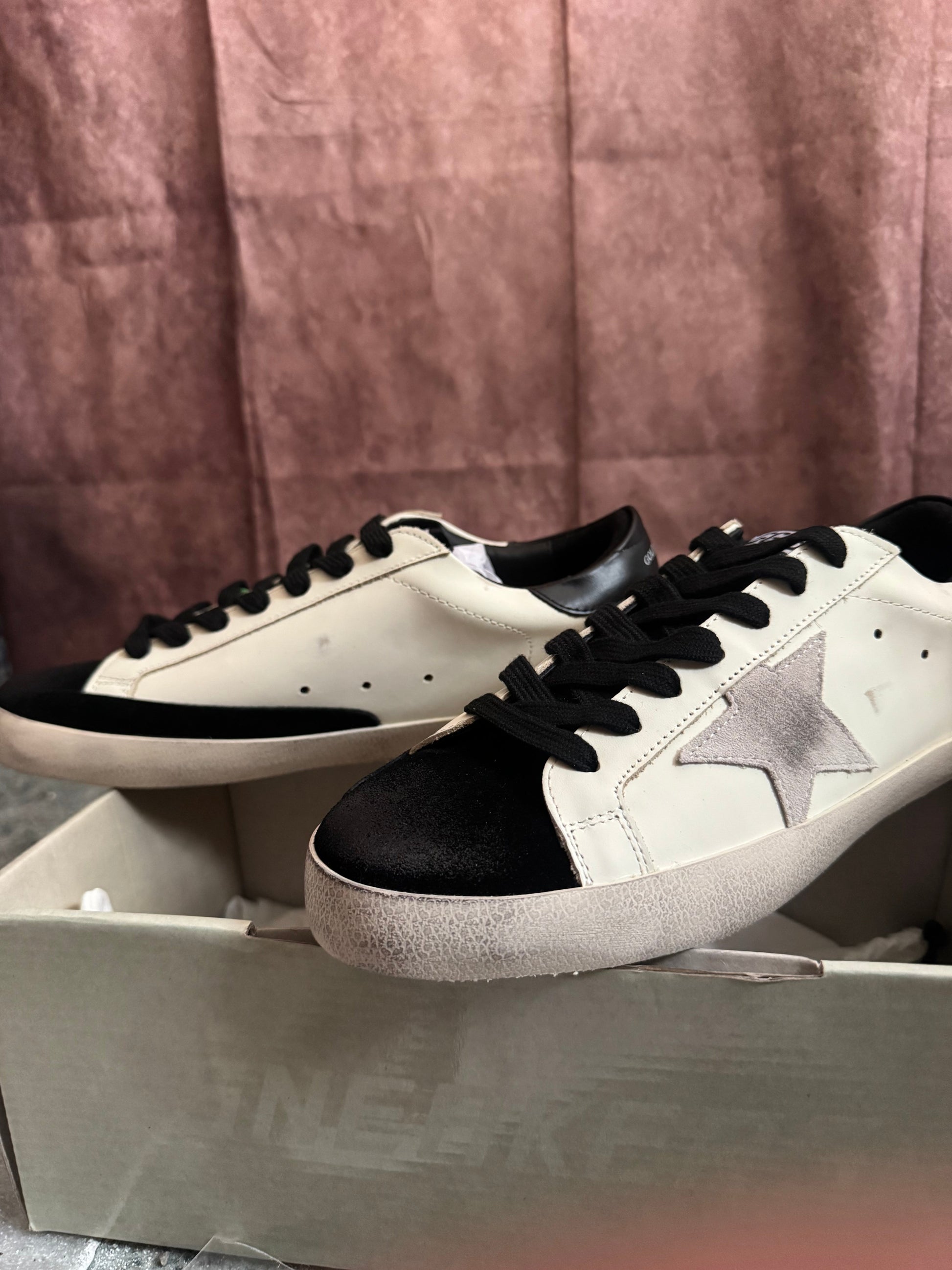 (CGolden Goose Black/White  (Odmah dostupne) br 42 Elephand.shoes