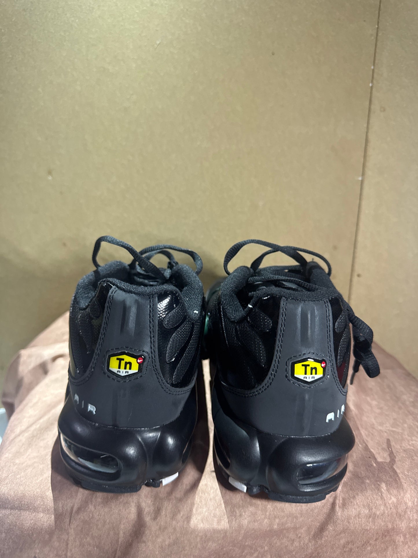 TN Black White logo (Odmah dostupne) br 45 Elephand.shoes
