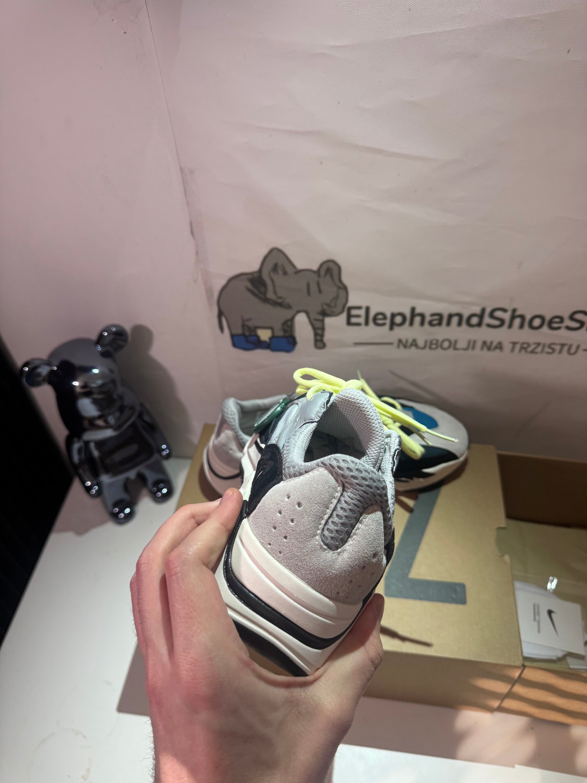 Yeezy 700   (Odmah dostupne) br 40 Elephand.shoes
