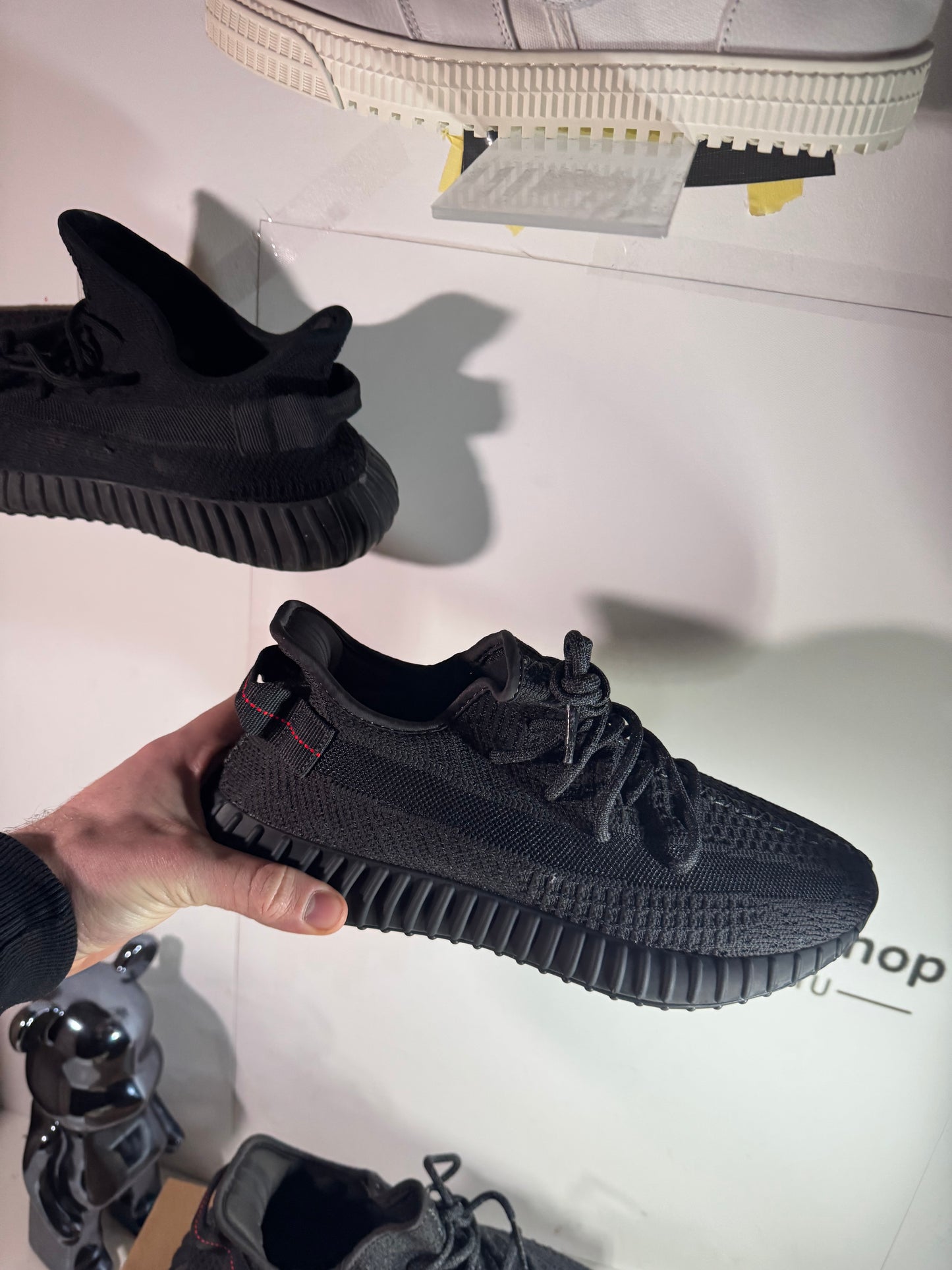 Yeezy  Black (Odmah dostupne) br 45