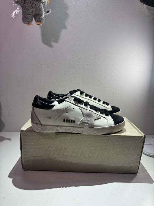 Golden Goose Black/White (Available now) size 42