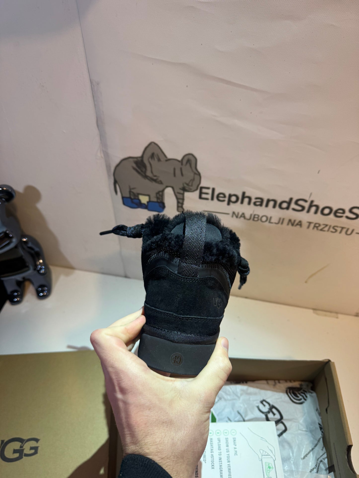 UGG Lowmel Black (Odmah dostupne) br 40