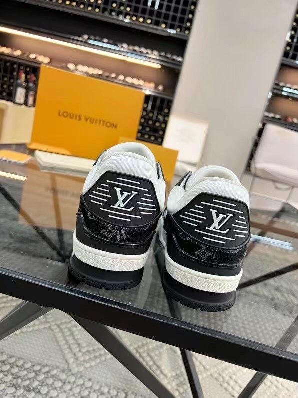 Louis Vuitton Black Low Elephand.shoes