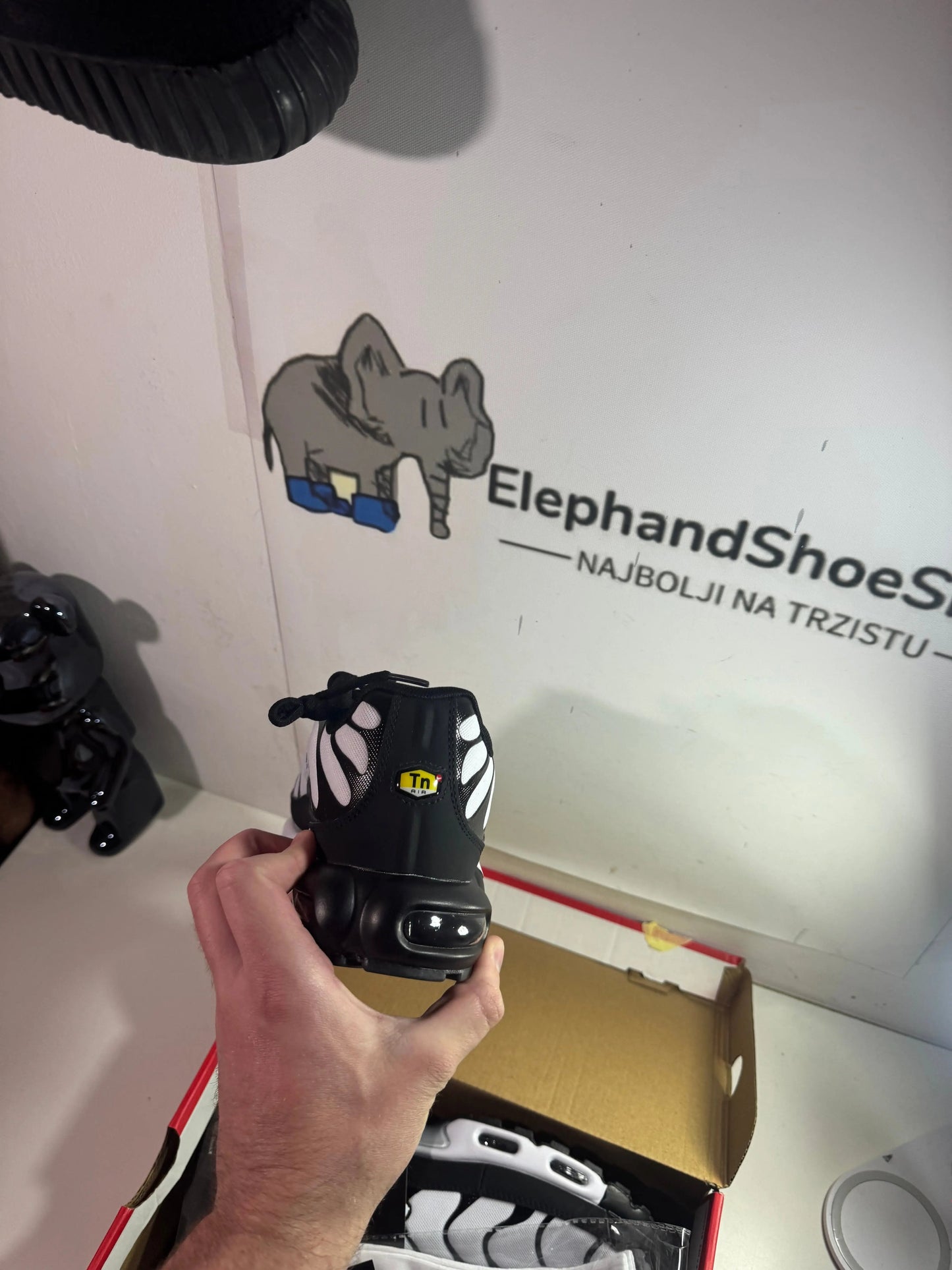 Nike Tn White/Black (Odmah dostupne) br 42 Elephand.shoes