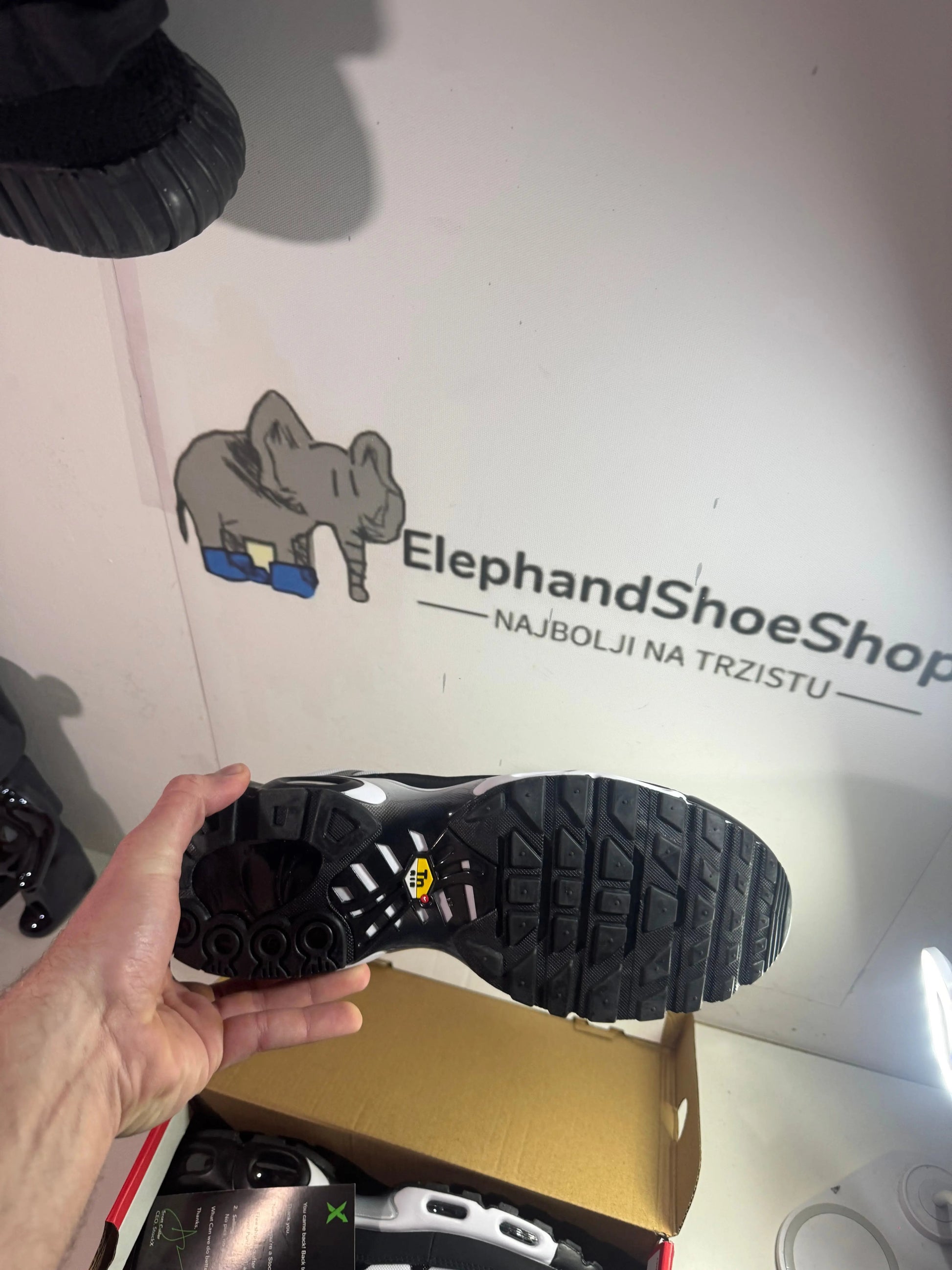 Nike Tn White/Black (Odmah dostupne) br 42 Elephand.shoes