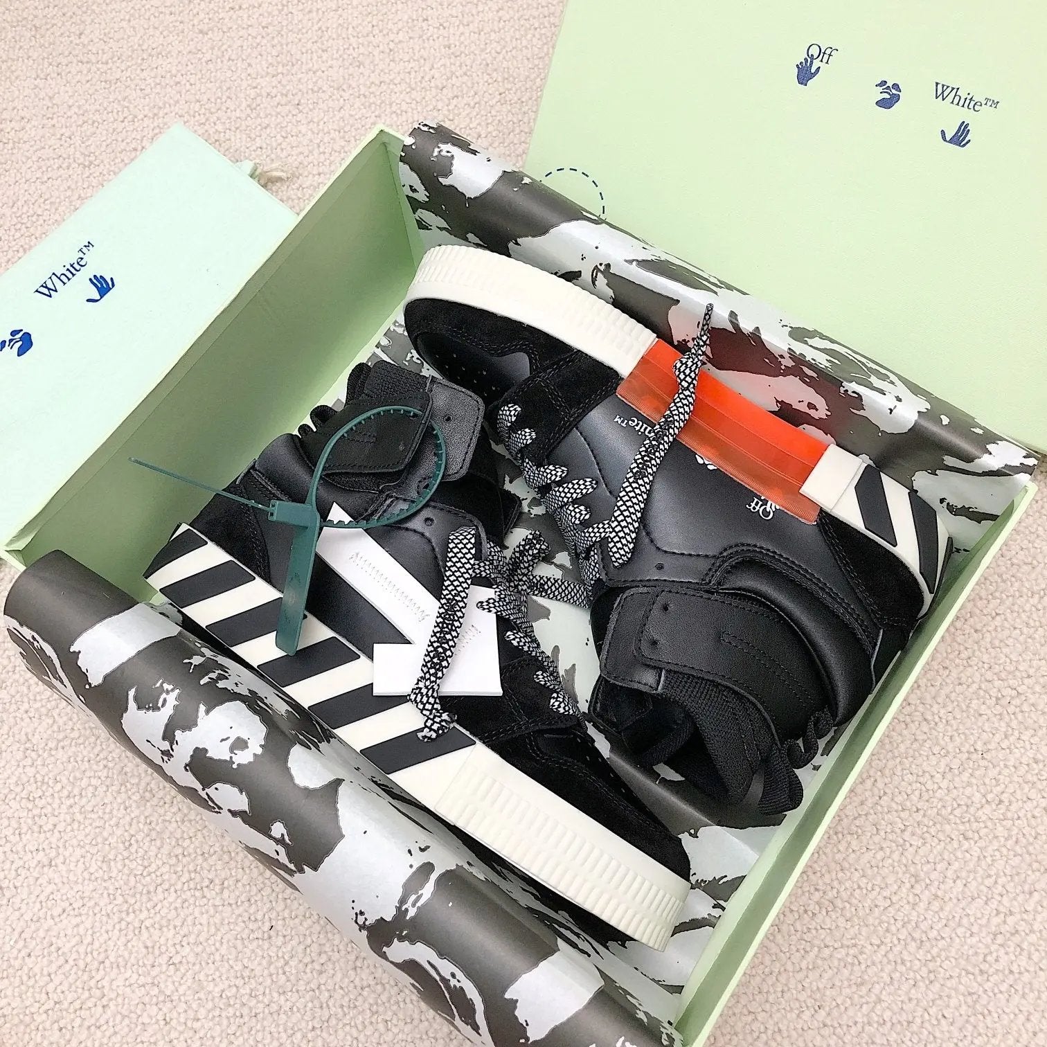 Off-White Mid-Top Black Elephand.shoes